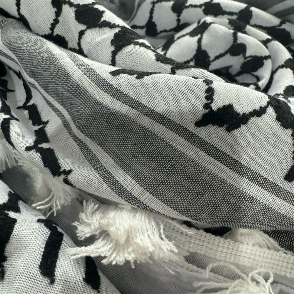 Palestinian Kufiya Shemagh hatta Scarf Shawl neck wrap embroidered with tussles - Picture 4 of 4